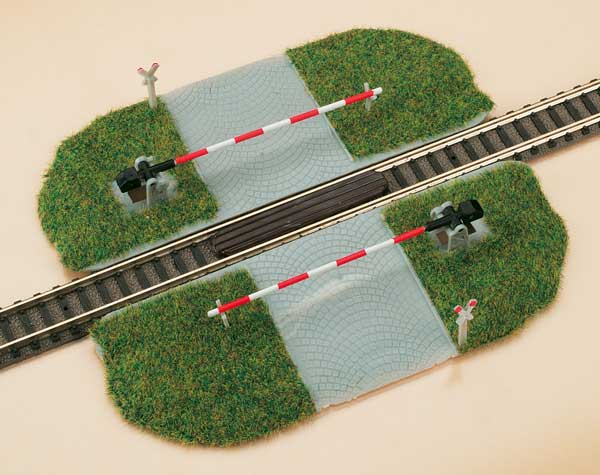Level crossings with barriers<br /><a href='images/pictures/Auhagen/44625.jpg' target='_blank'>Full size image</a>
